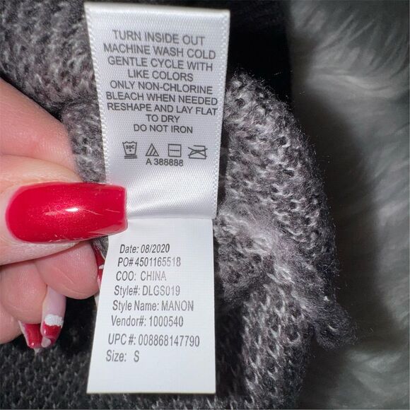 LOGO Lavish Lori Goldstein Womens Gray Camo V-Neck Sweater Sequin Accents Size S - Picture 9 of 13